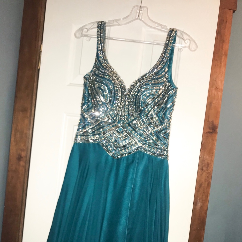 Marc Duggal size 6